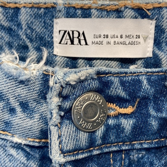 Zara Ripped Mom Jeans Size 6 Acid Wash Slightly Tapered Distressed High Rise - Picture 8 of 13